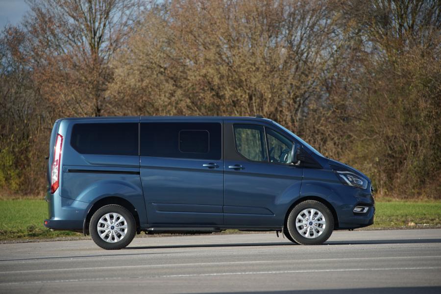  Ford Tourneo Custom PHEV 2019 года  (WW) (фото 30 из 39)